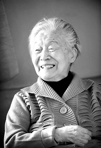 杨绛低调迎104岁生日仍思路清晰精神矍铄