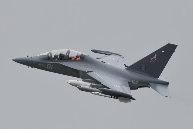 中国14个月研制L-15教练机创奇迹 将获拉美大单