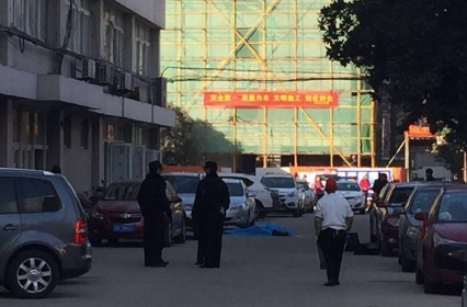 中国药科大学一男老师坠亡 学生听到巨响后报警