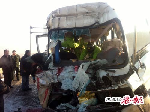 黑龙江鸡西客车与货车相撞致7人遇难13人受伤