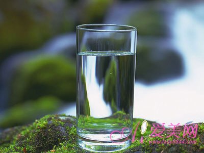 养生保健:喝水杯首选玻璃杯 各类杯子的优劣