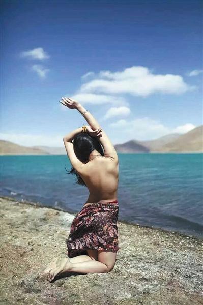 女子在西藏圣湖拍裸照 摄影师被行政拘留10日