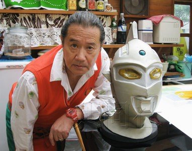 日本拍摄电视剧奥特曼头套道具被盗图