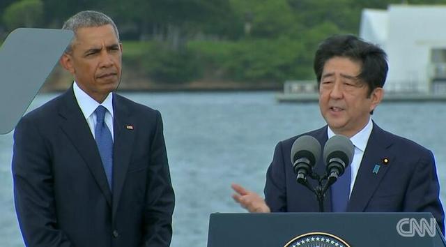 日本首相安倍晋三与美国总统奥巴马在珍珠港