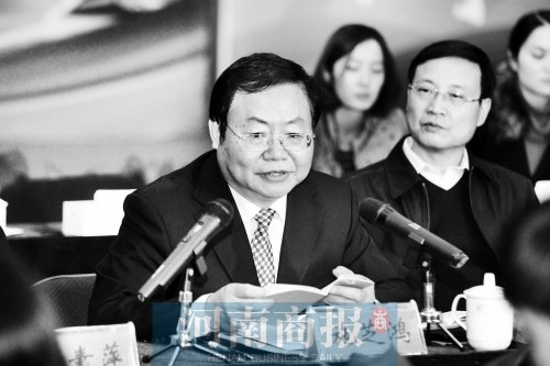 官员驳“摸石头过河”歪解 称已摸到3块大石头