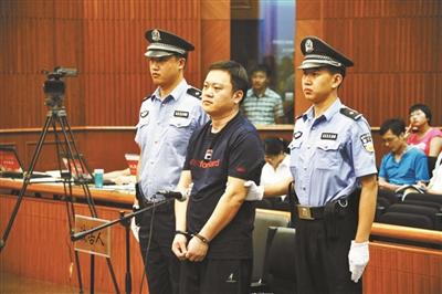 抑郁症男子为求死撞死2人 撞人前买刀割腕未果