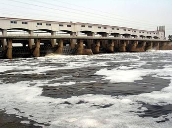 中国严重污染七大河流 89%的饮用水不合格