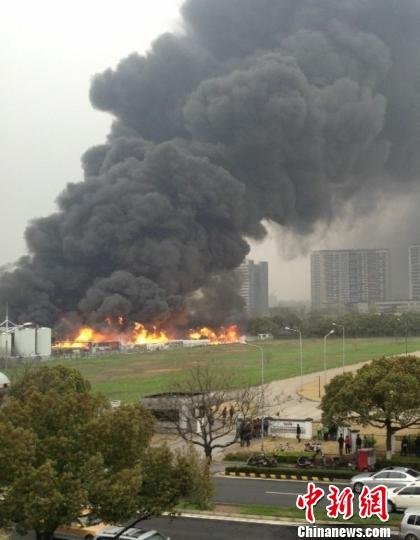 苏州工业园区一工厂突发大火引发爆炸 2人受伤