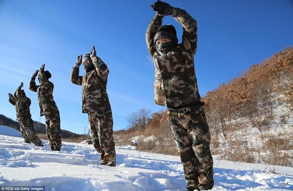 中国军人零下27度严寒仍坚持训练 英媒极为惊讶