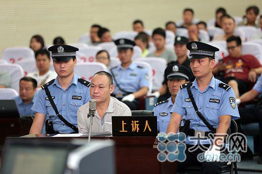 男子夜闯民宅持刀杀三人 5岁女孩被打晕活埋