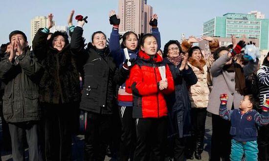 朝鲜宣布试爆氢弹成功 朝鲜人民欢呼雀跃