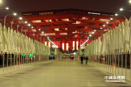 �߽�����԰��AƬ��չ��ҹɫ֮�¸���欣���ͼ��