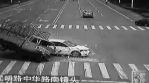 山东菏泽警方公布交通事故录像被批太过惨烈