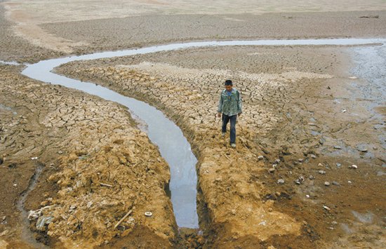 三峡大坝所在地宜昌遭遇十年罕见大旱(图)