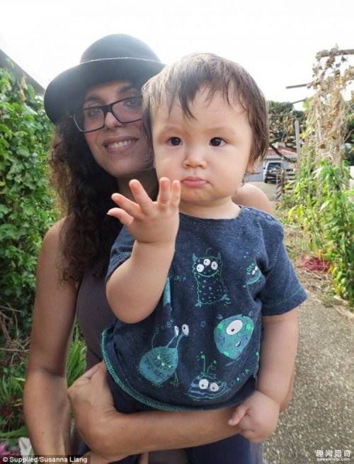 华裔姑娘相恋结婚9年后 丈夫变成了妻子(组图)