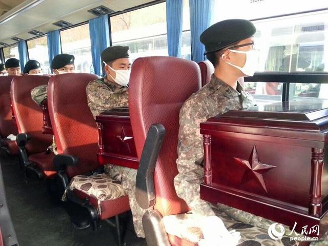 韩国运送437具中国人民志愿军烈士遗骸回归中国