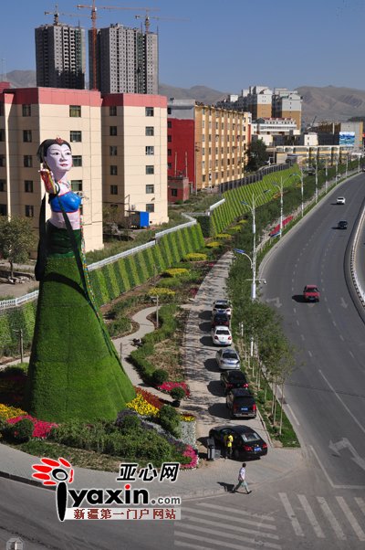 乌鲁木齐立“飞天”雕塑 高18米造价为谜(图)