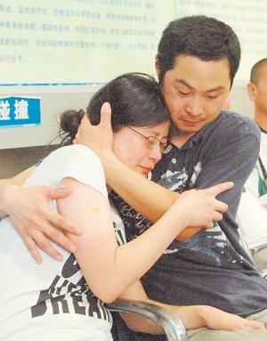 墜樓被接女童傷情突重：器官幾乎都震傷(圖)