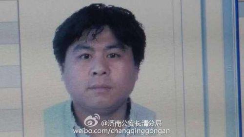 男子在前女友家砍死其现任后逃窜 警方发通缉令