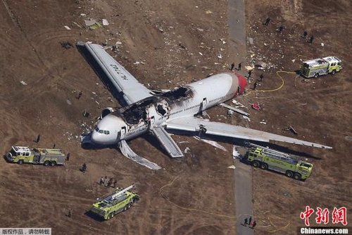 The Boeing of empty company of a Han Yahang 777 model the plane was in the United States partly at 11 o'clock on July 6 local time the wreck when san Francisco International Airport lands, tail breaks off, cause conflagration.  