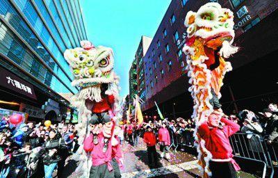 台媒:华人移民让美国多城飘年味 总统也学拜年