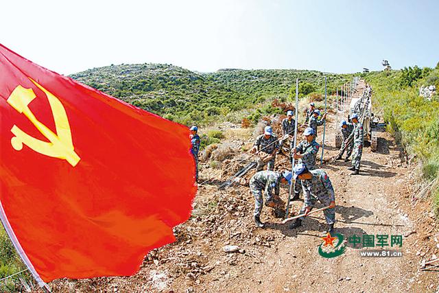 中国赴黎维和部队10年排雷近万枚零伤亡零事故