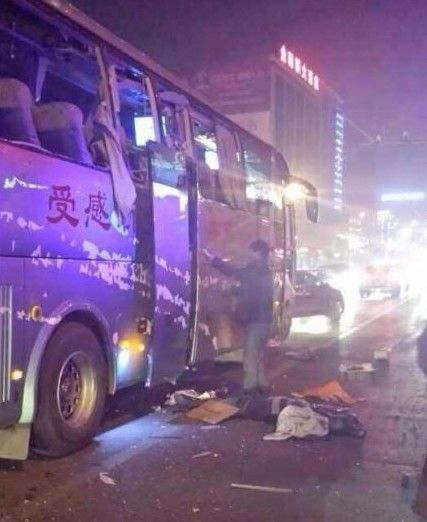 高清图—陕西渭南蒲城县阳光酒店门口公交车爆炸20140105
