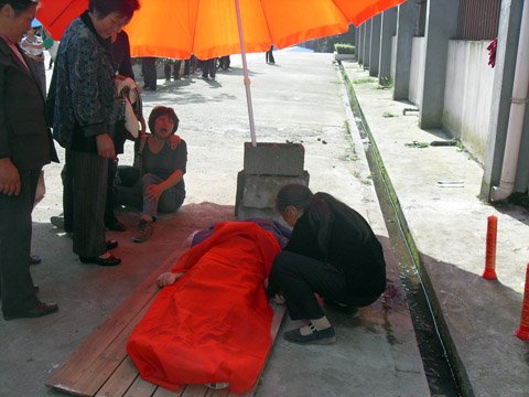 �����������ѧһŮ��׹¥����(��ͼ)