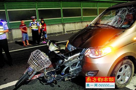 老人骑电动车上高速被撞身亡 被判定负主要责任