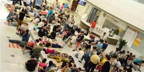 北京警方调查广安门中医院等号贩事件 抓获12