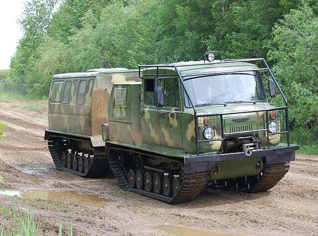 俄罗斯国防部将采购大批gaz-3344履带铰接式全地形车(atv),其军用和