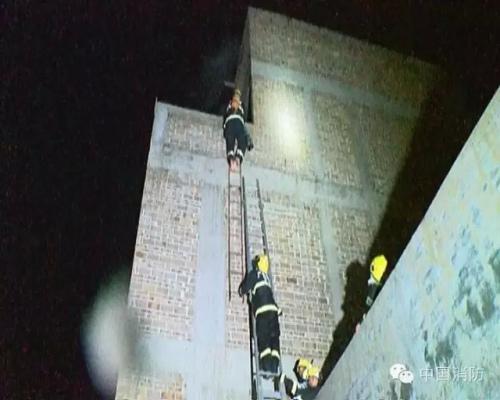 广西一27岁消防员坠楼牺牲 怀中2岁女童得救