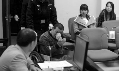 残疾人店主不满被称为“瘸子” 打瞎顾客左眼 残疾人店主不满被称为“瘸子” 打瞎顾客左眼