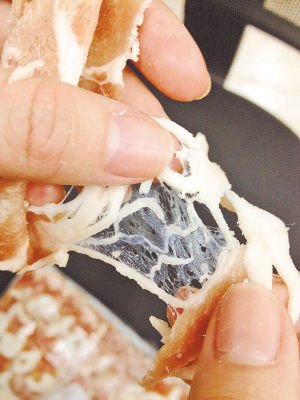 哈尔滨现黏条羊肉卷 疑似掺假问题重组肉(图)