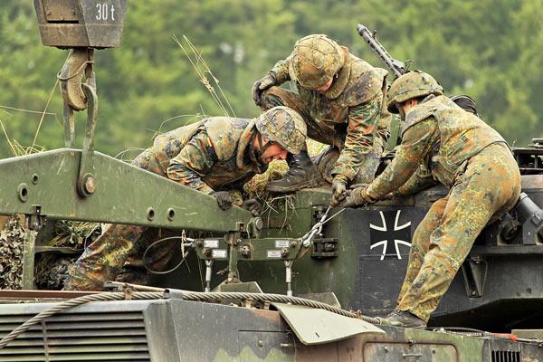 德国军队被曝存在两百余极右翼分子