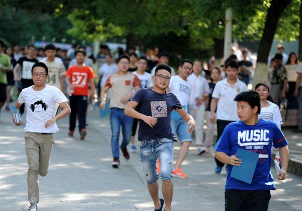 美国学者谈中国大学：学习无动力 人人都能毕业