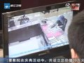 视频：警方押解上海抢劫金饰品案3名嫌犯回沪