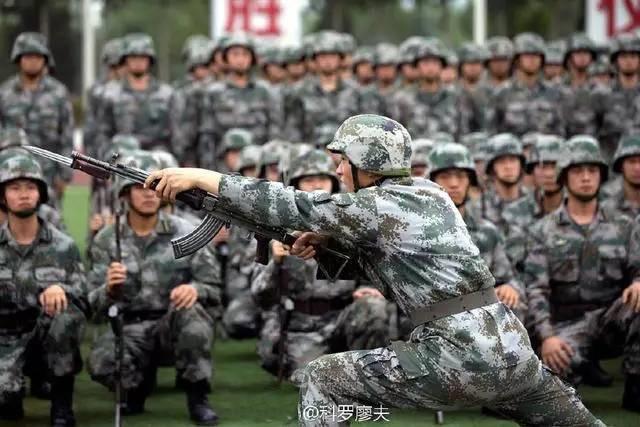 刺刀比手枪好用：解放军恢复中断二十多年的刺杀训练