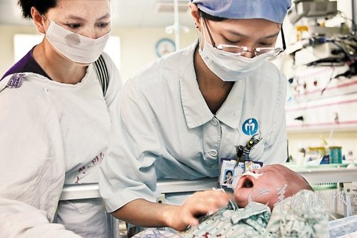 不能等了辉宝宝今天动手术