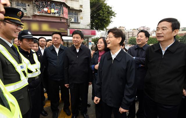 孟建柱:坚定不移地推进中国特色司法体制改革