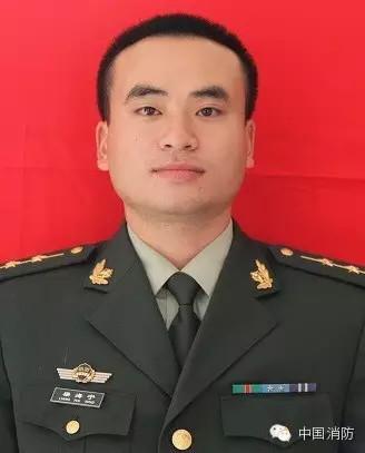 广西一27岁消防员坠楼牺牲 怀中2岁女童得救