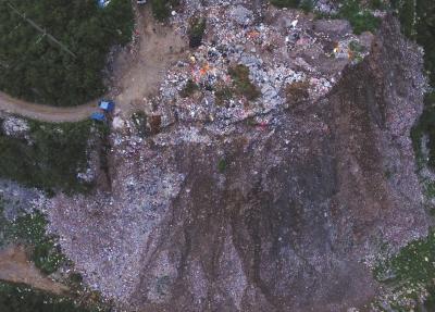 北京房山河北镇景区边堆出“垃圾山”