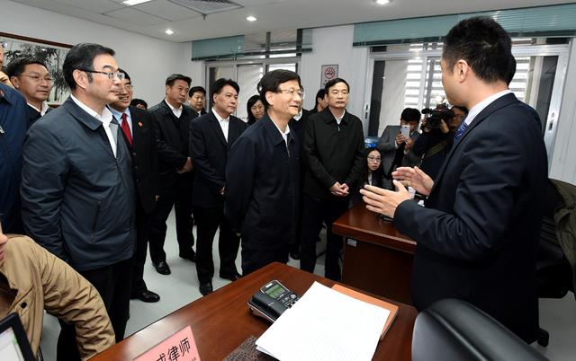 孟建柱:坚定不移地推进中国特色司法体制改革