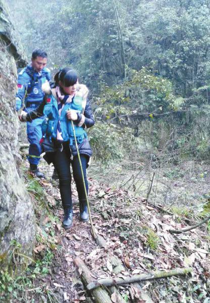 四川男子只带一部相机闯入已封闭10年景区失联