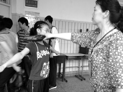 武汉考场禁带面巾纸 老师支招鼻涕擦在衣裤上