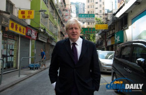 10月18日，英国伦敦市长鲍里斯·约翰逊站在香港街道上。