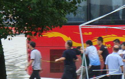 南京警方通报劫持人质事件 两名人质成功获救