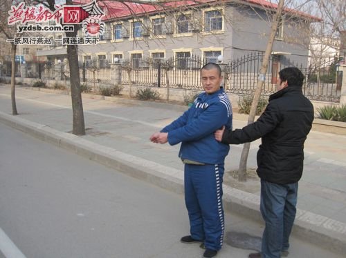 山东一公务员嗜赌成性 为还债绑架12岁学生(图)