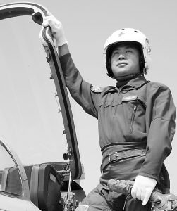 师长谢凤良:空中加油 第一人