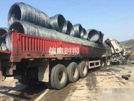 广东粤赣高速突发交通事故 6车连环相撞致5死